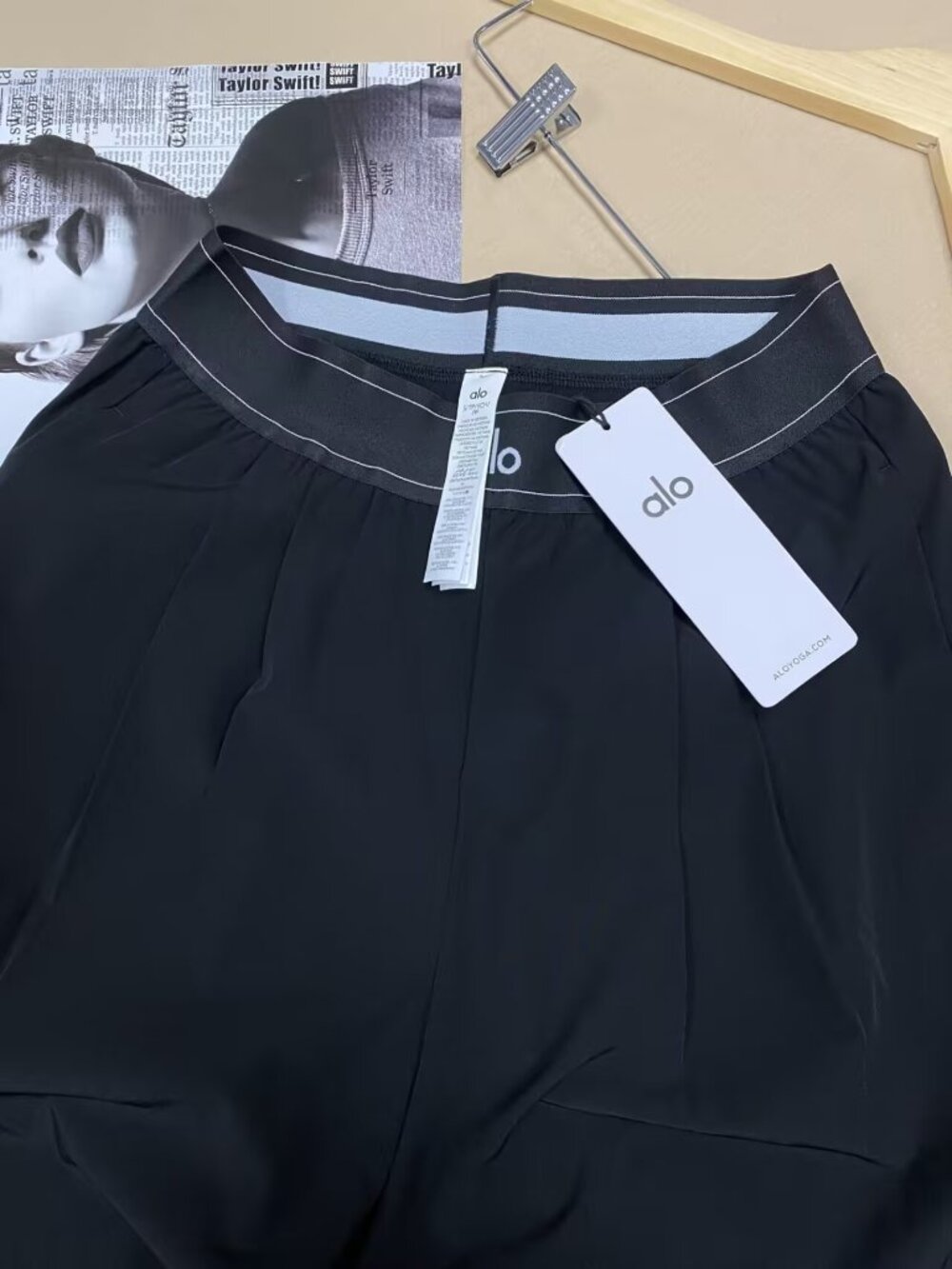 ALO Yoga Suit Up Trouser😍🌟Chic Black Regular Wide Leg Pants Size M Available - Picture 4 of 7